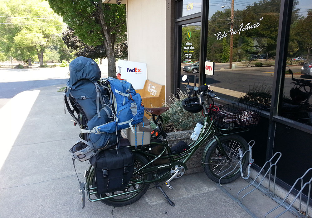 Pedego-Stretch-fully-loaded Pedego Stretch Cargo Bike black