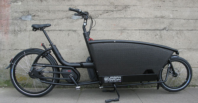 Urban-Arrow-Family-electric-bike---black-2
